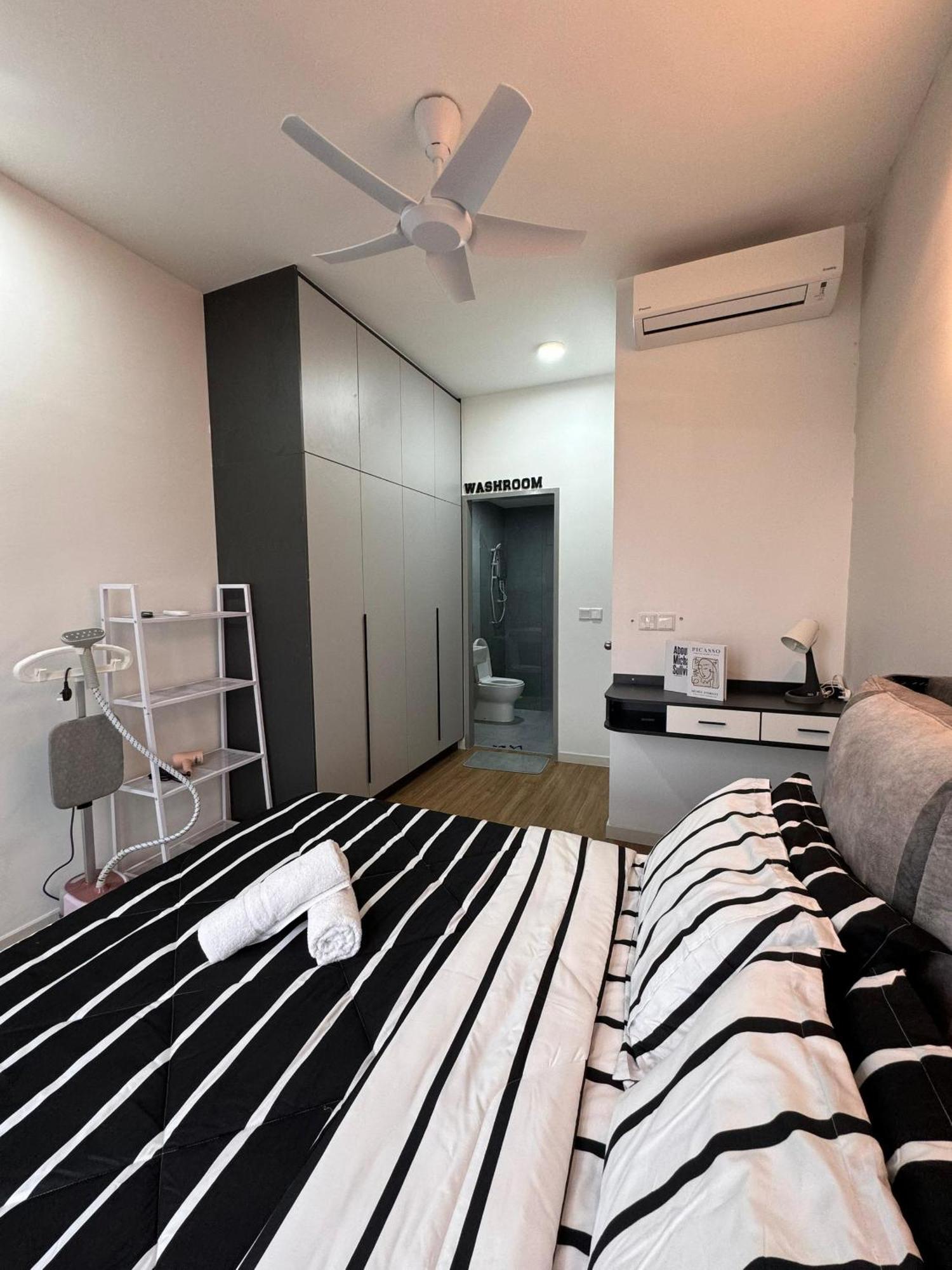 Asrama Roombnb Mvertica *